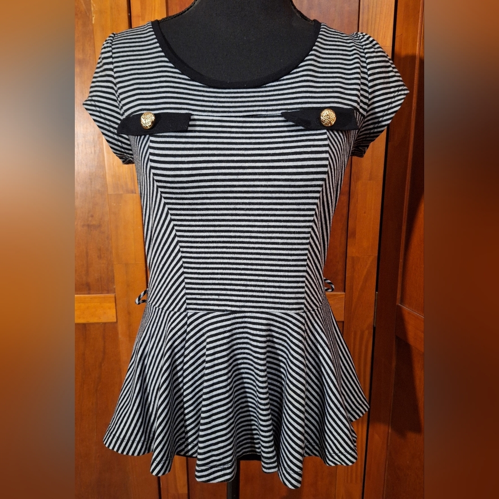 BONGO women's black and gray striped short sleeve shirt. Size M